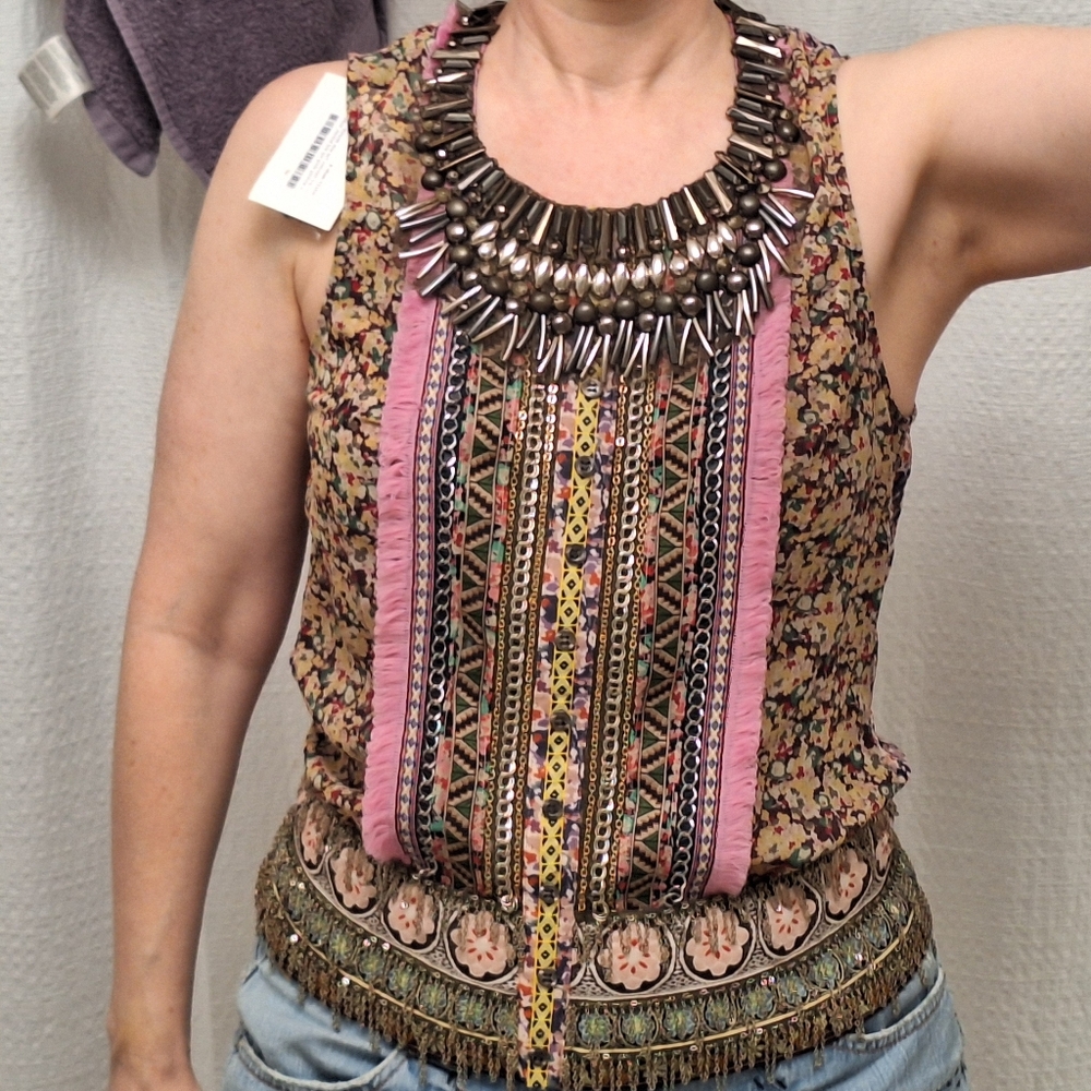 BYRON LARS | Sleeveless Top w/ Metal Working